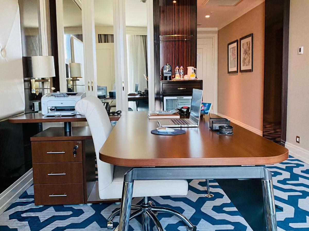 โรงแรมอีลิต เวิลด์ บิซิเนส อิสตันบูล ภายนอก รูปภาพ A typical office at the hotel