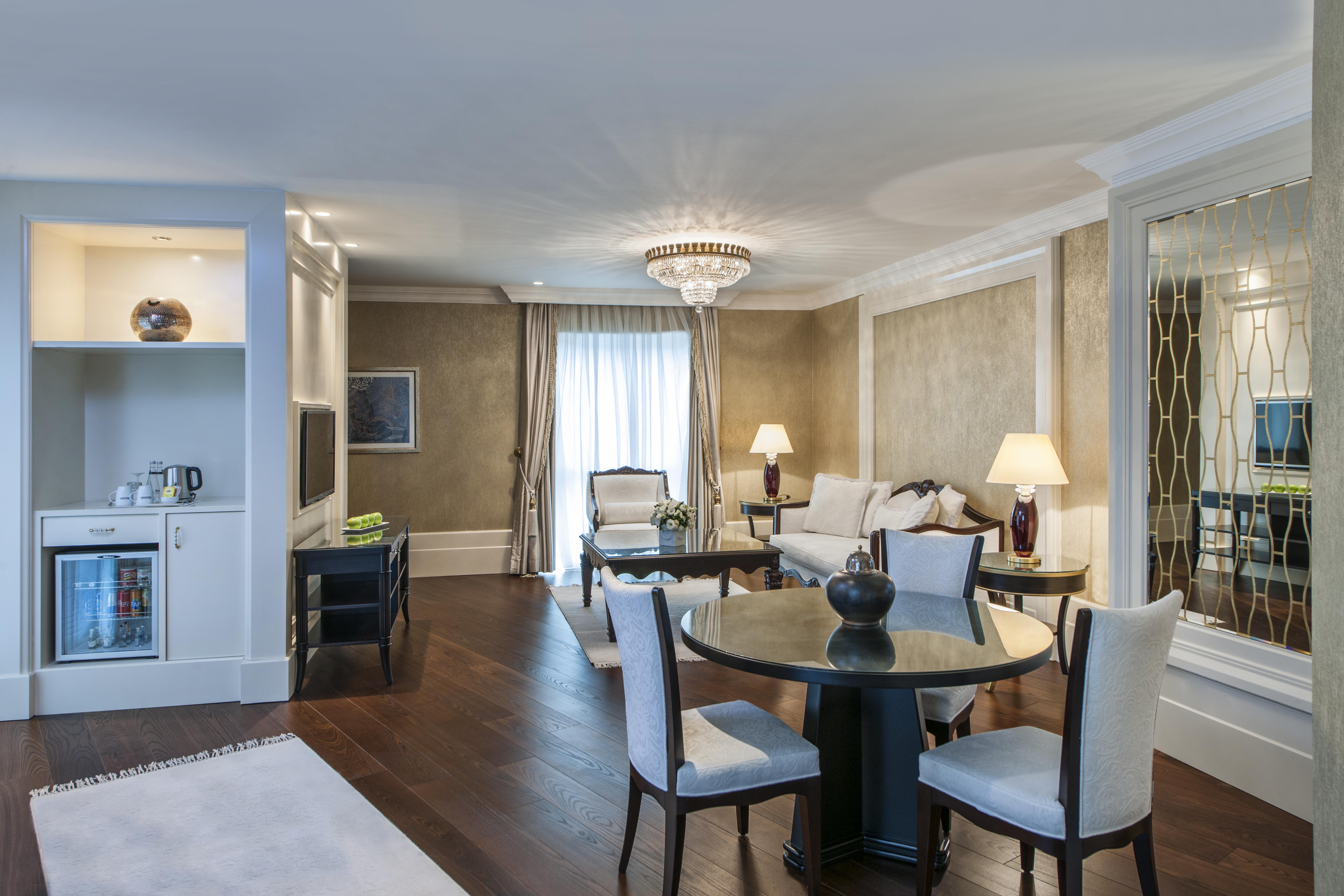 โรงแรมอีลิต เวิลด์ บิซิเนส อิสตันบูล ภายนอก รูปภาพ A suite at the Mandarin Oriental, Munich