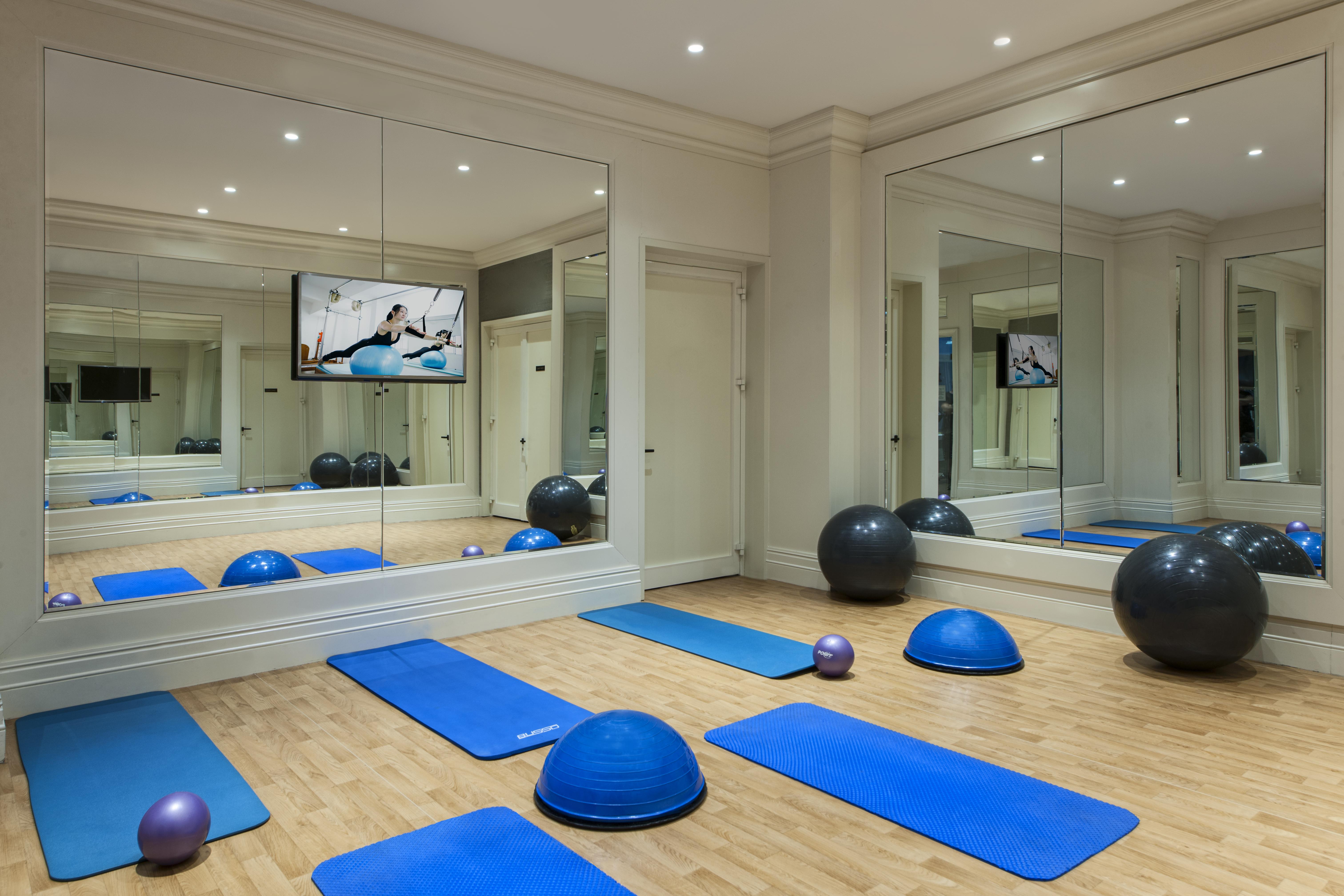 โรงแรมอีลิต เวิลด์ บิซิเนส อิสตันบูล ภายนอก รูปภาพ A Pilates studio