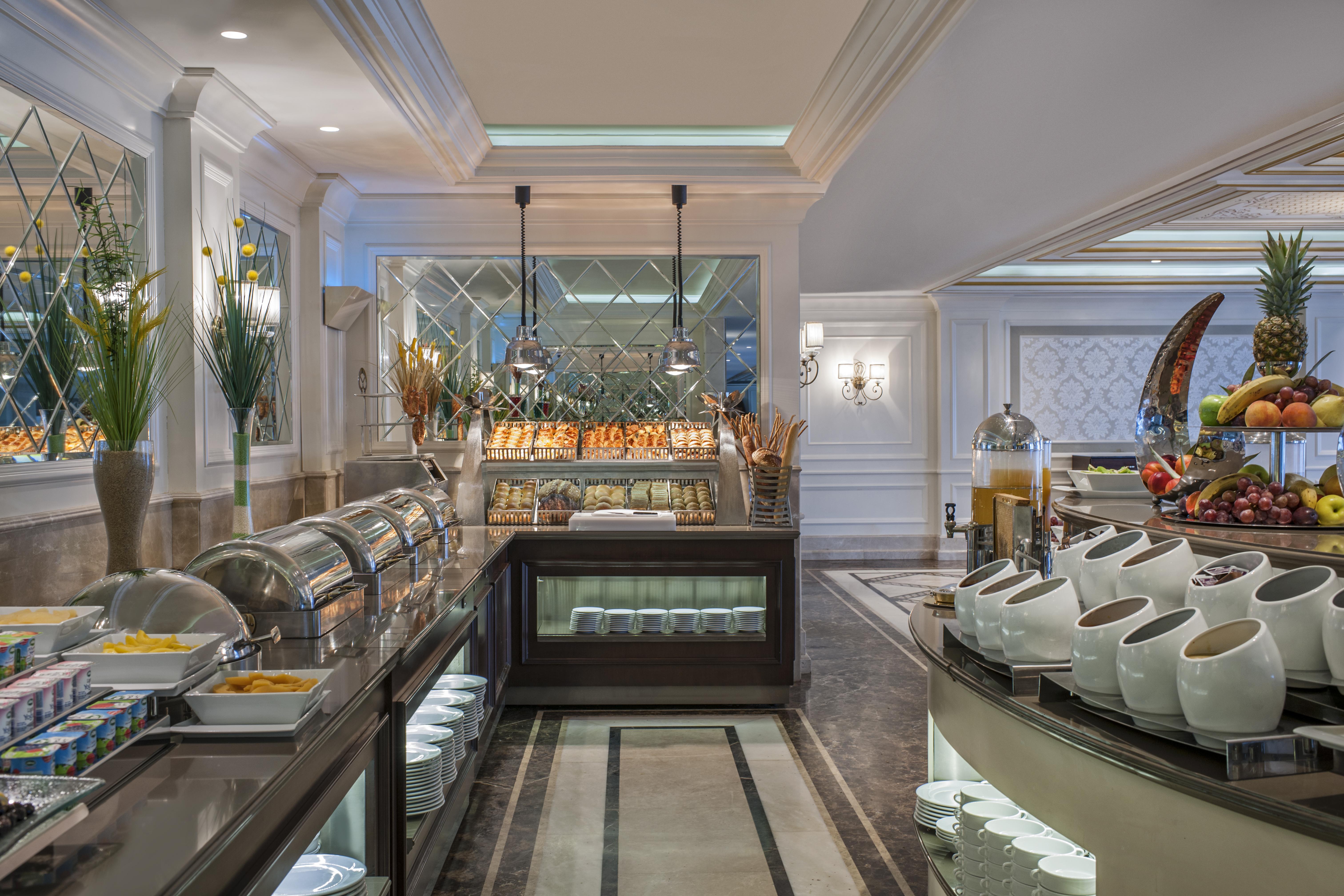 โรงแรมอีลิต เวิลด์ บิซิเนส อิสตันบูล ภายนอก รูปภาพ The buffet at the hotel