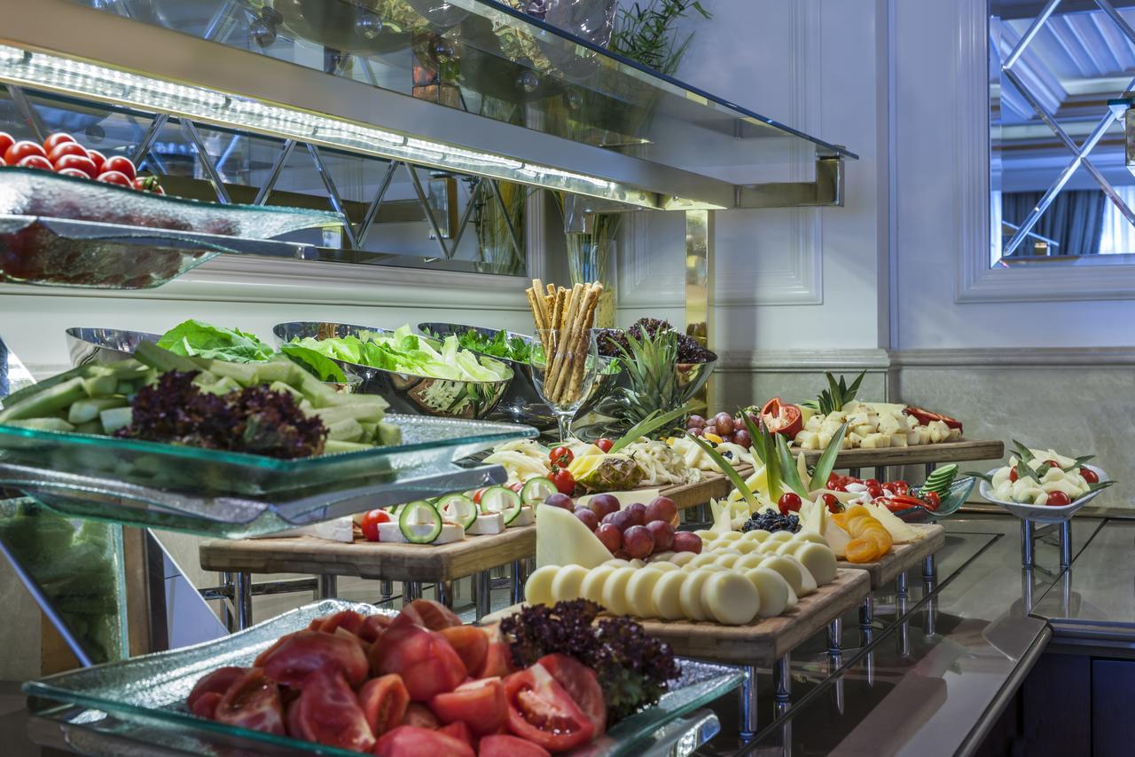 โรงแรมอีลิต เวิลด์ บิซิเนส อิสตันบูล ภายนอก รูปภาพ A buffet at a hotel
